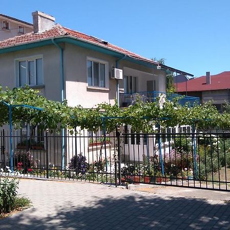 Песента На Морето Obzor Exterior photo